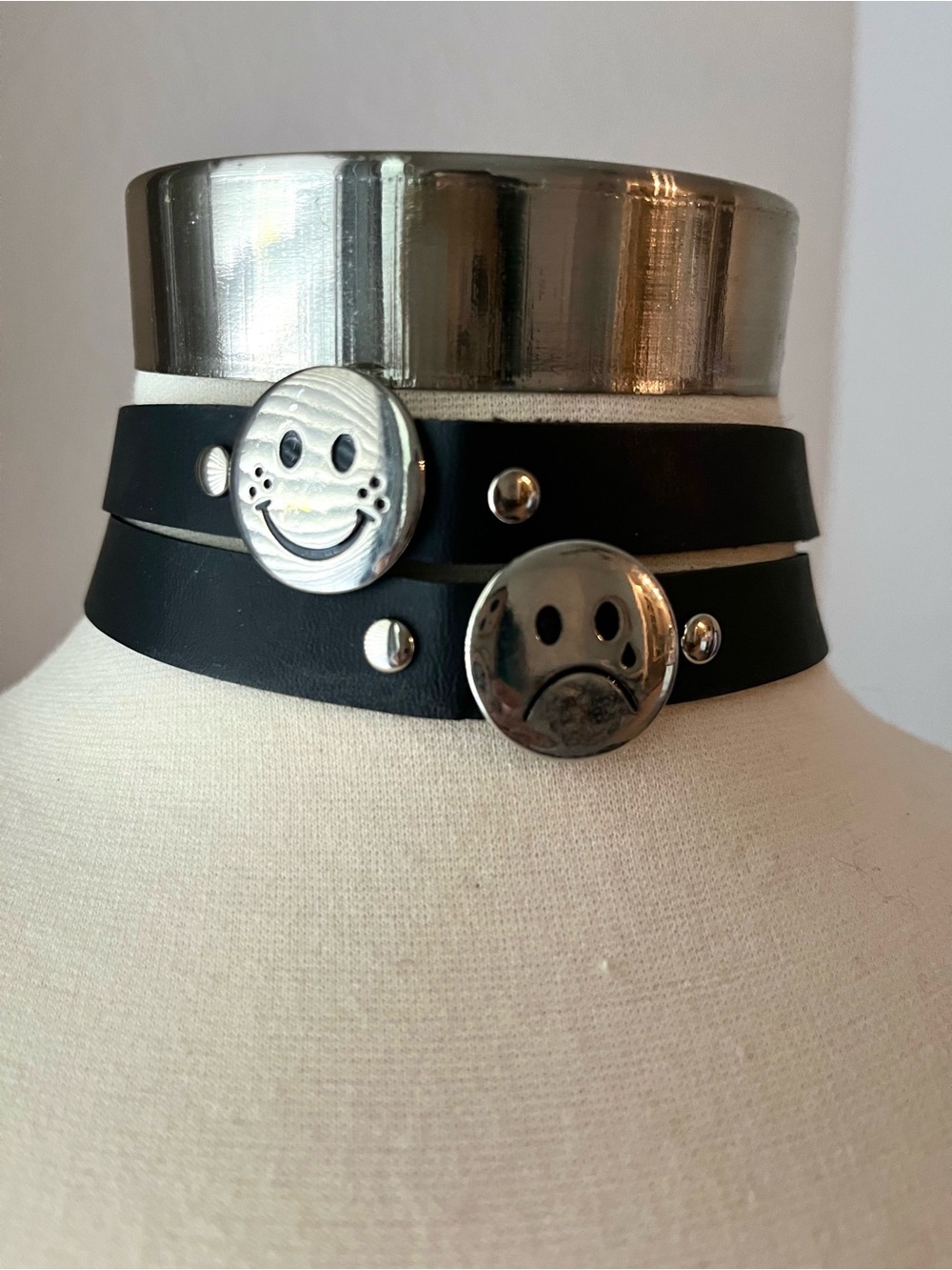 BUNDLE 4 CHOKER NECKLACES ALTERNATIVE STYLE.